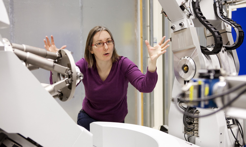 Katarina Noren works with researchers at Max-lab in Lund.